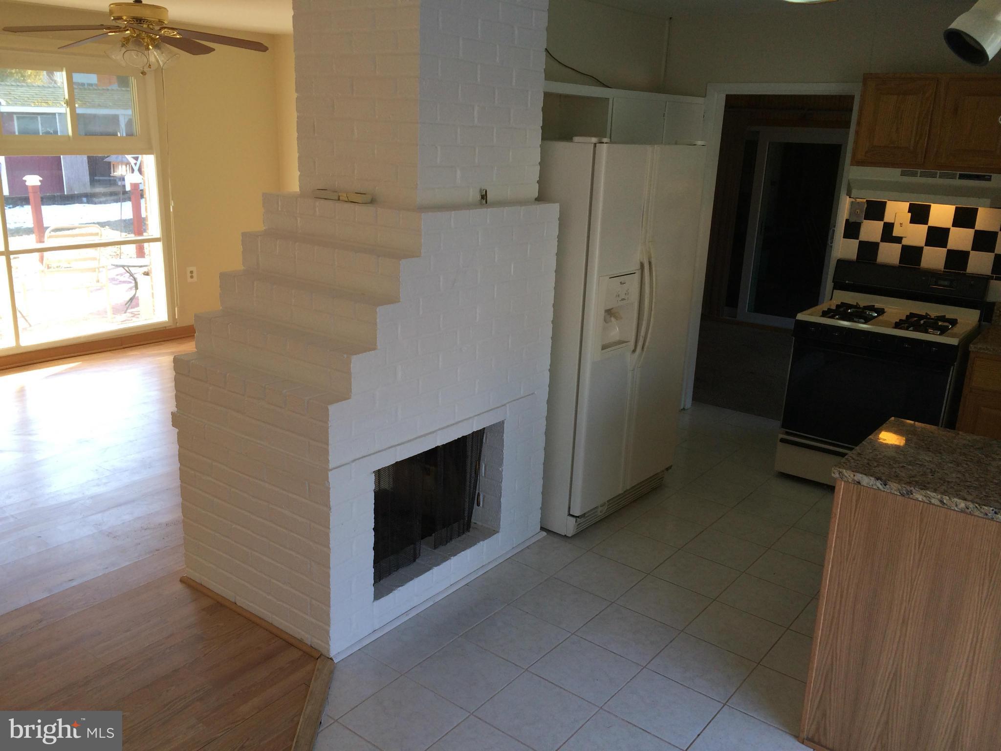7405 Gresham Street Springfield, VA 22151 - Photo 16 of 21 Living Room