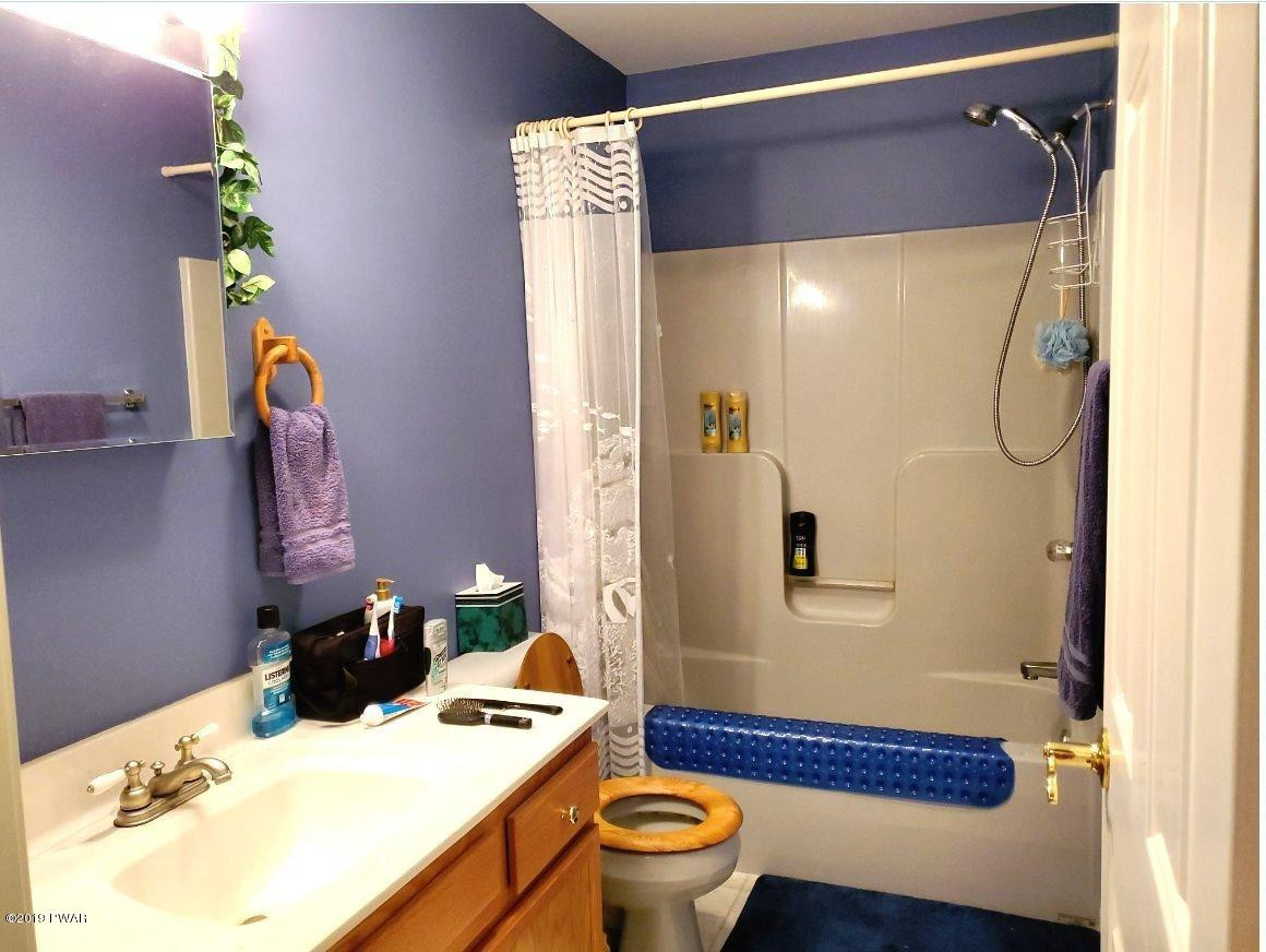 225 Engvaldsen Road Hawley, PA 18428 - Photo 26 of 40 7main bath