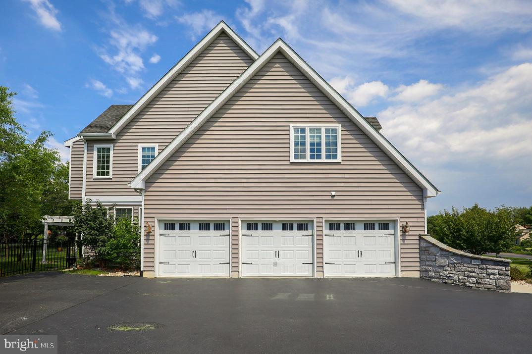 953 Buckwalter Road Lititz, PA 17543 - Photo 3 of 31 3 Car Garage