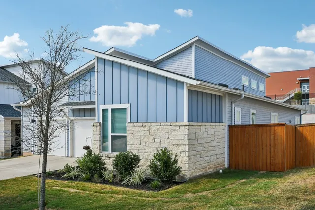 $2,350 | 11212 Charger Way, Manor, TX 78653