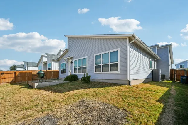 $2,350 | 11212 Charger Way, Manor, TX 78653