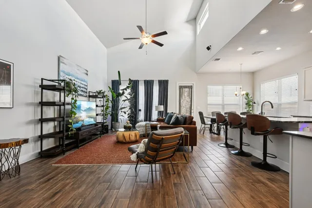 $2,350 | 11212 Charger Way, Manor, TX 78653