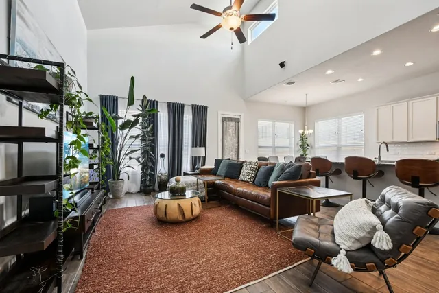 $2,350 | 11212 Charger Way, Manor, TX 78653