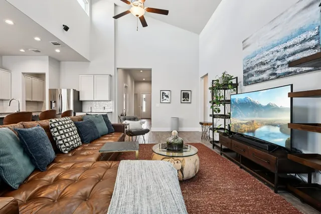 $2,350 | 11212 Charger Way, Manor, TX 78653