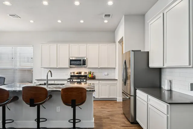 $2,350 | 11212 Charger Way, Manor, TX 78653