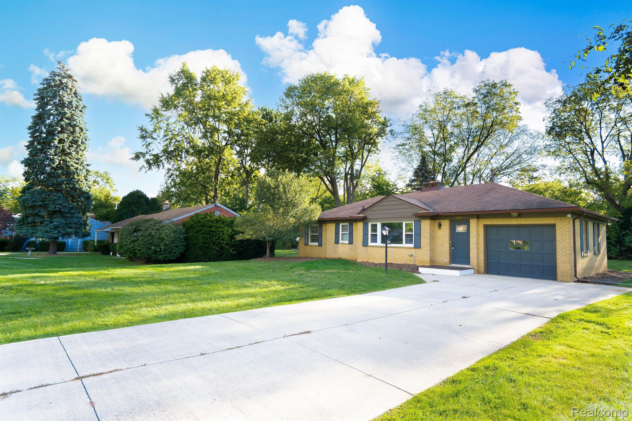 2281 Lancaster Road Bloomfield Hills, MI 48302 - Photo 2 of 37 Gallery Image 2