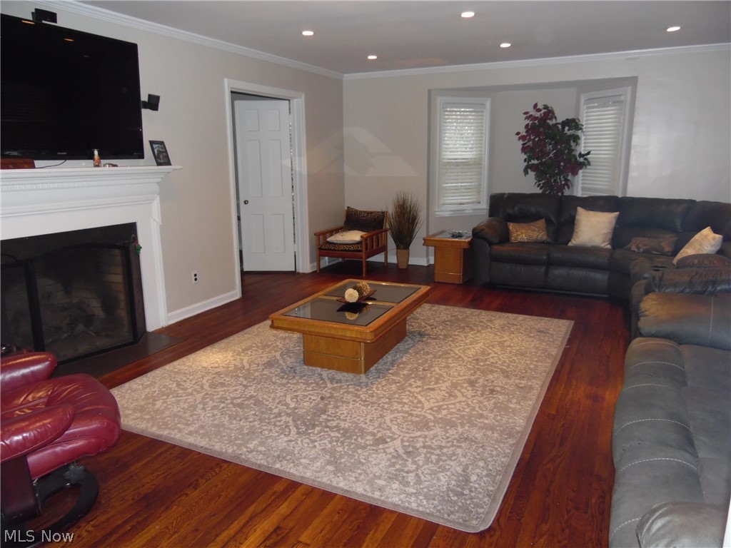 3149 Sebor Road Cleveland, OH 44120 - Photo 5 of 34