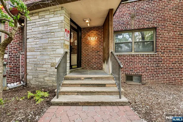 $145,000 | 3060 Edwin Avenue, Unit 3D, Fort Lee, NJ 07024