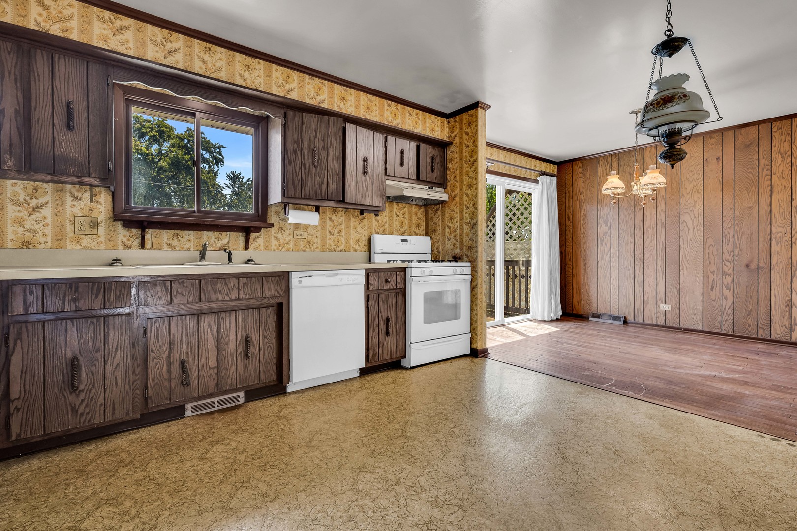 409 Marion Street Roselle, IL 60172 - Photo 10 of 27