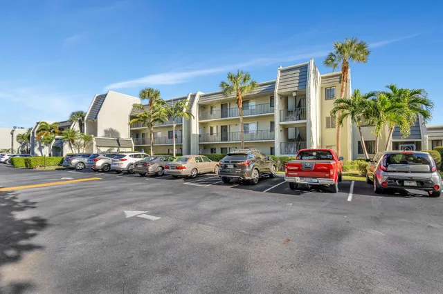 $2,500 | 4090 Tivoli Court, Unit 208, Lake Worth, FL 33467