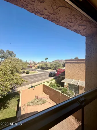 a view of entryway with a rug