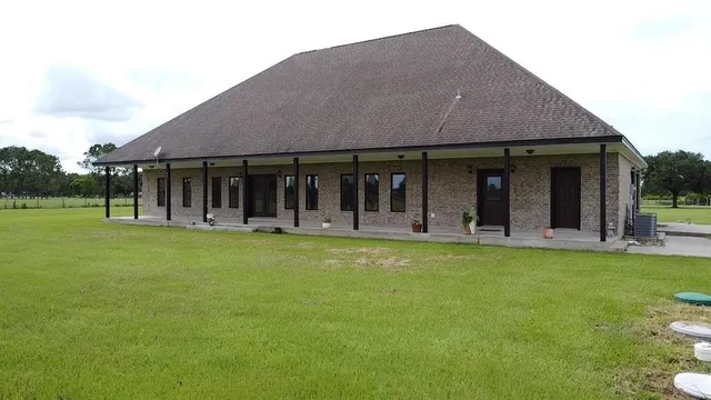 $525,000 | 13979 Shellhammer Road, Winnie, TX 77665