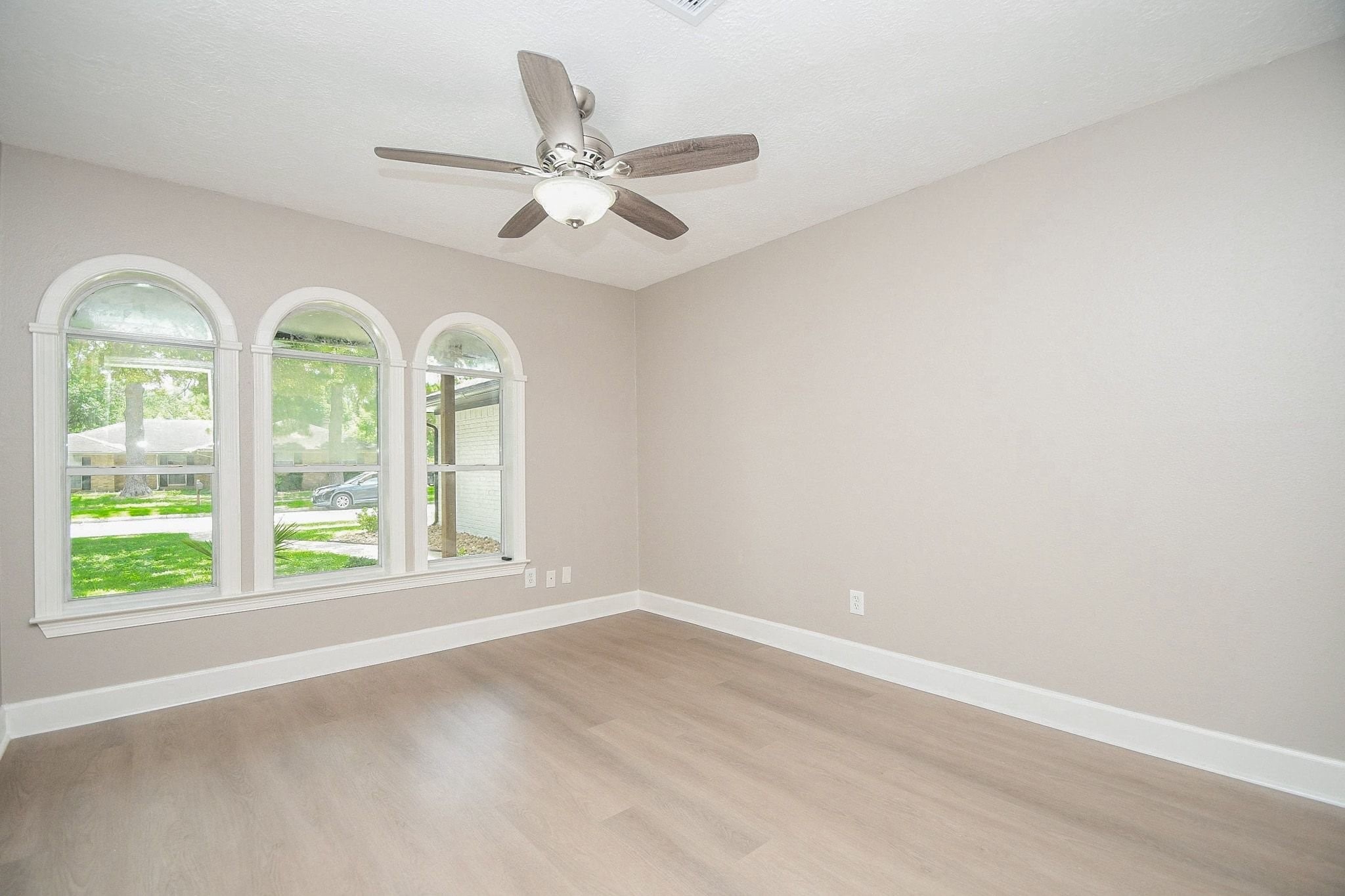 29003 Raestone Street Spring, TX 77386 - Photo 13 of 21 Bespoke curved windows!
