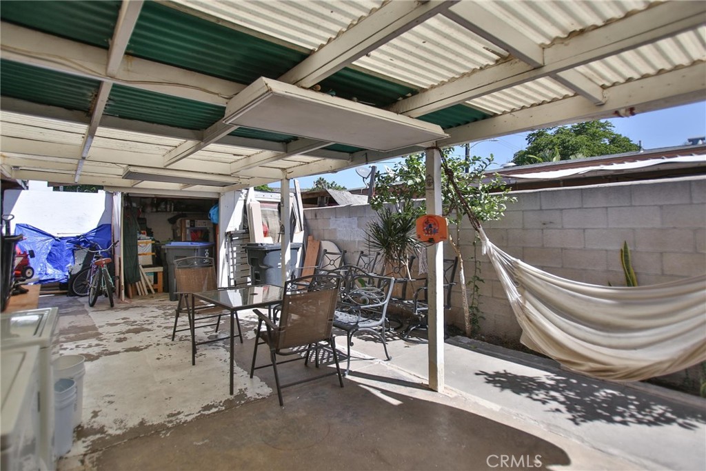 2525 West 10th Street Santa Ana, CA 92703 - Photo 18 of 37 a view of outdoor space