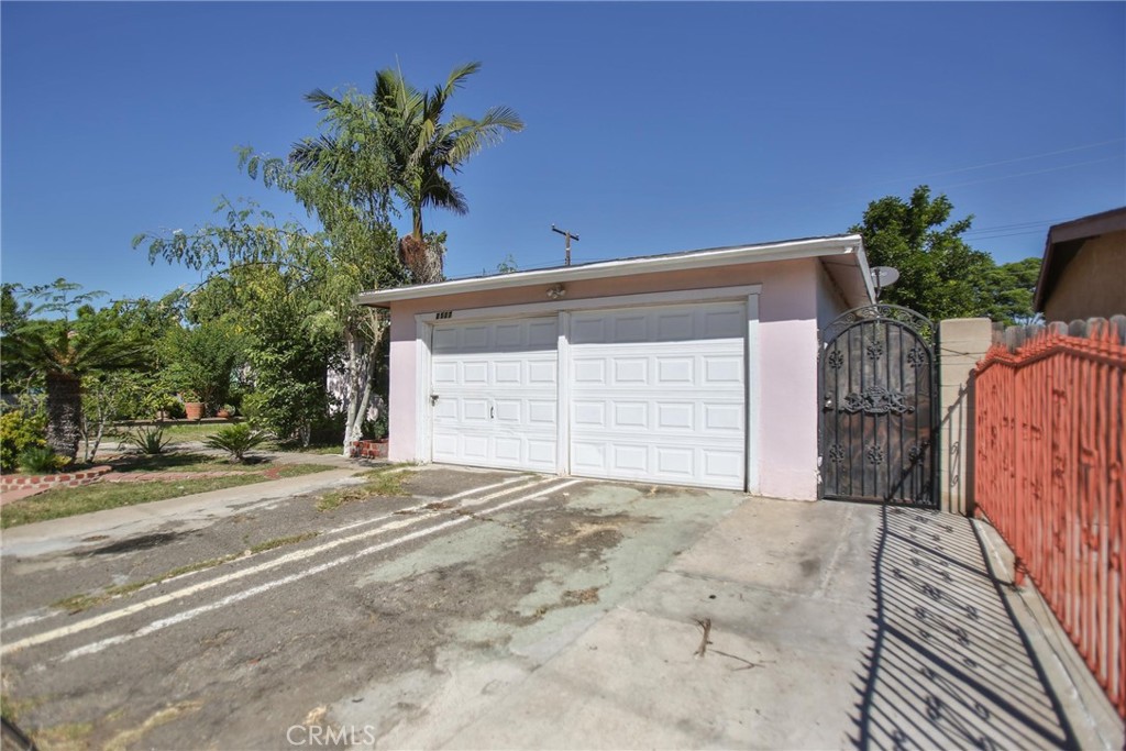 2525 West 10th Street Santa Ana, CA 92703 - Photo 7 of 37 a view of a house with a yard and garage