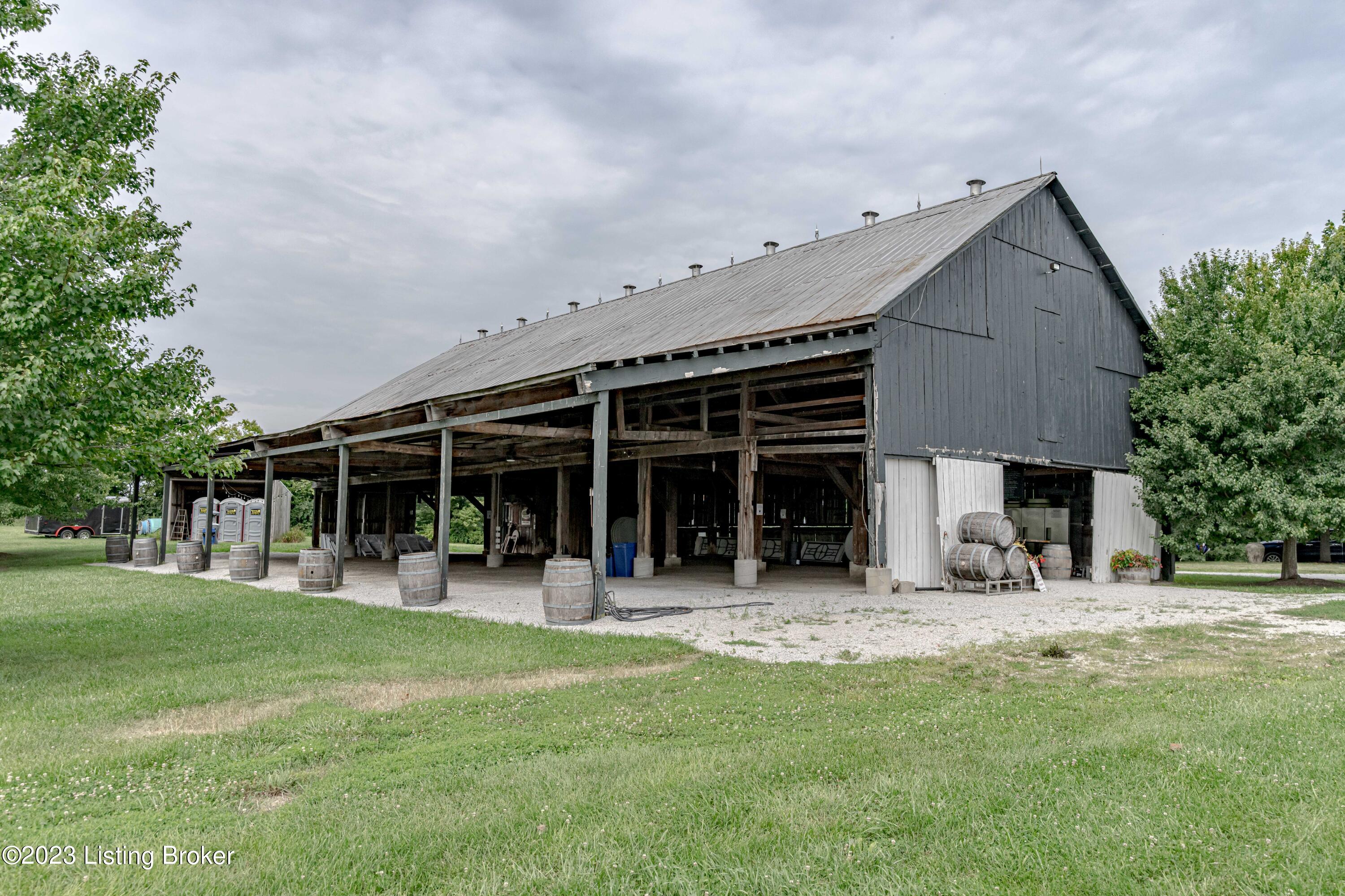 855 Drennon Road New Castle, KY 40050 - Photo 47 of 117 Event_Barn1