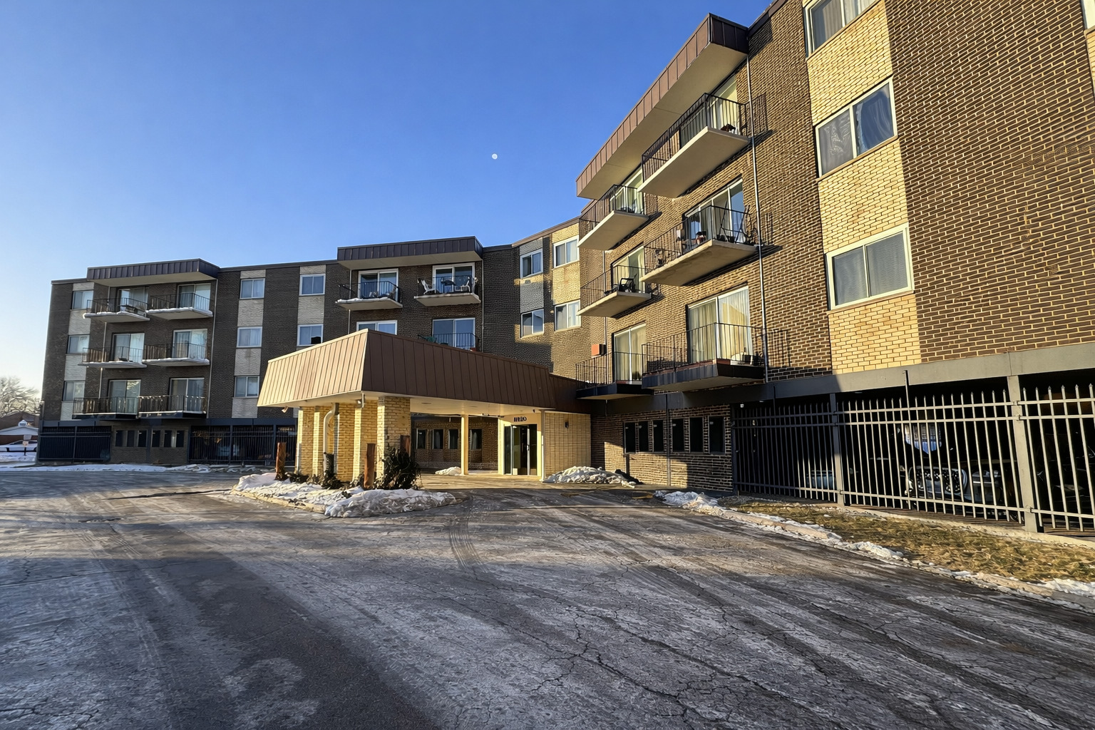 9820 South Pulaski Road, Unit 122 Oak Lawn, IL 60453 - Photo 1 of 28