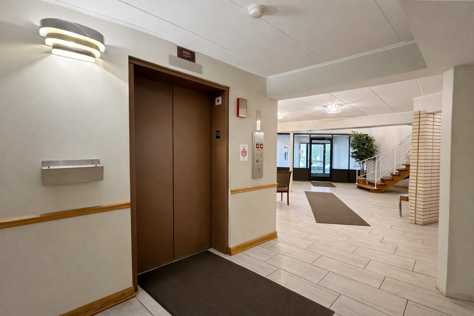 9820 South Pulaski Road, Unit 122 Oak Lawn, IL 60453 - Photo 3 of 32 Gallery Image 3