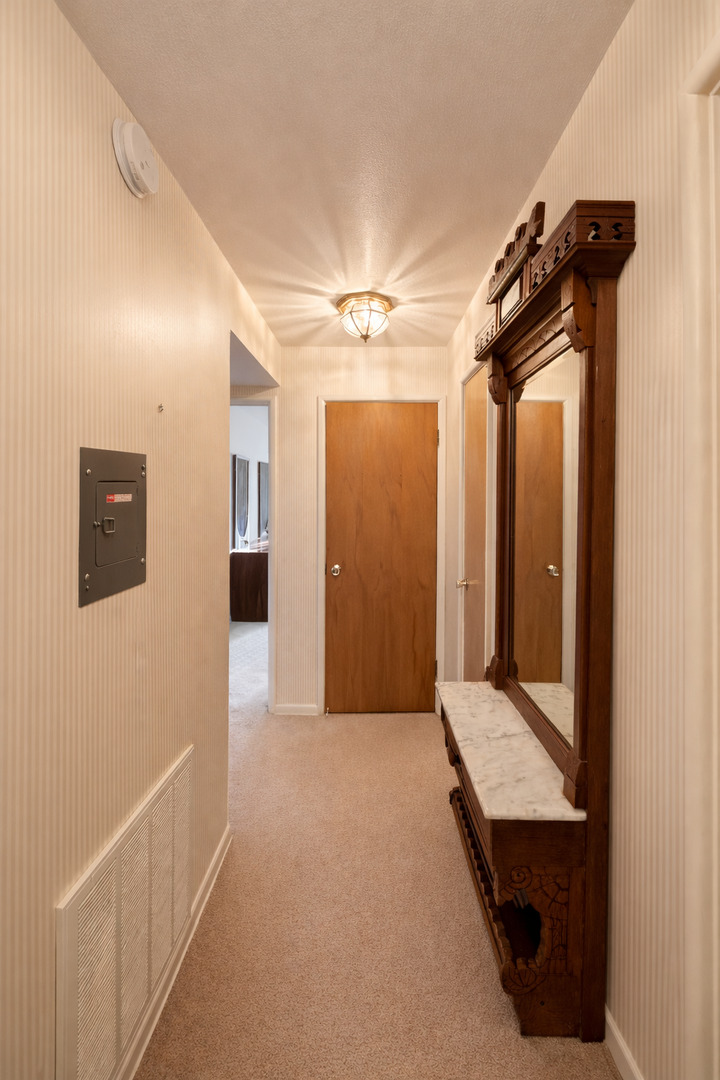 9820 South Pulaski Road, Unit 122 Oak Lawn, IL 60453 - Photo 4 of 32 Gallery Image 4