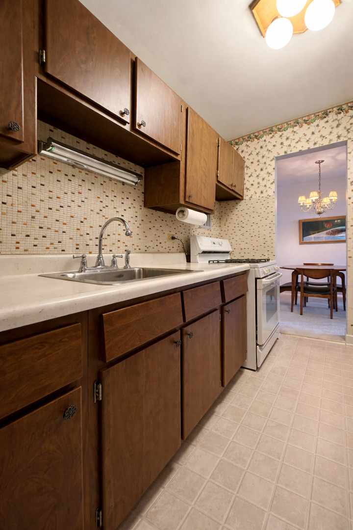 9820 South Pulaski Road, Unit 122 Oak Lawn, IL 60453 - Photo 6 of 28