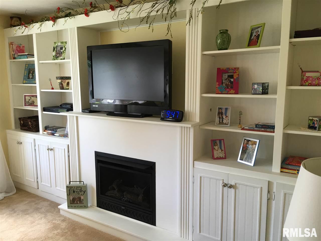 301 Sherwood Park Road Washington, IL 61571 - Photo 12 of 35 Gallery Image 12
