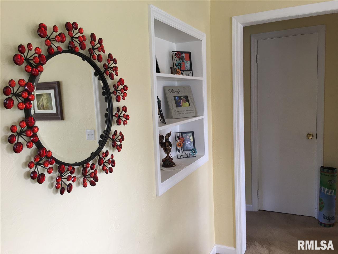 301 Sherwood Park Road Washington, IL 61571 - Photo 13 of 35 Gallery Image 13