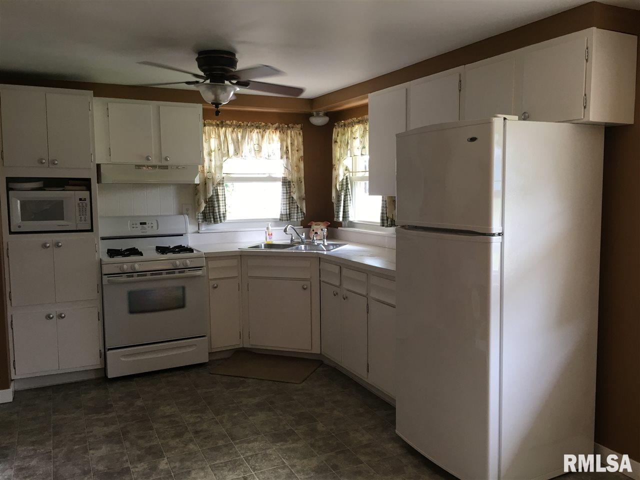 301 Sherwood Park Road Washington, IL 61571 - Photo 16 of 35 Gallery Image 16
