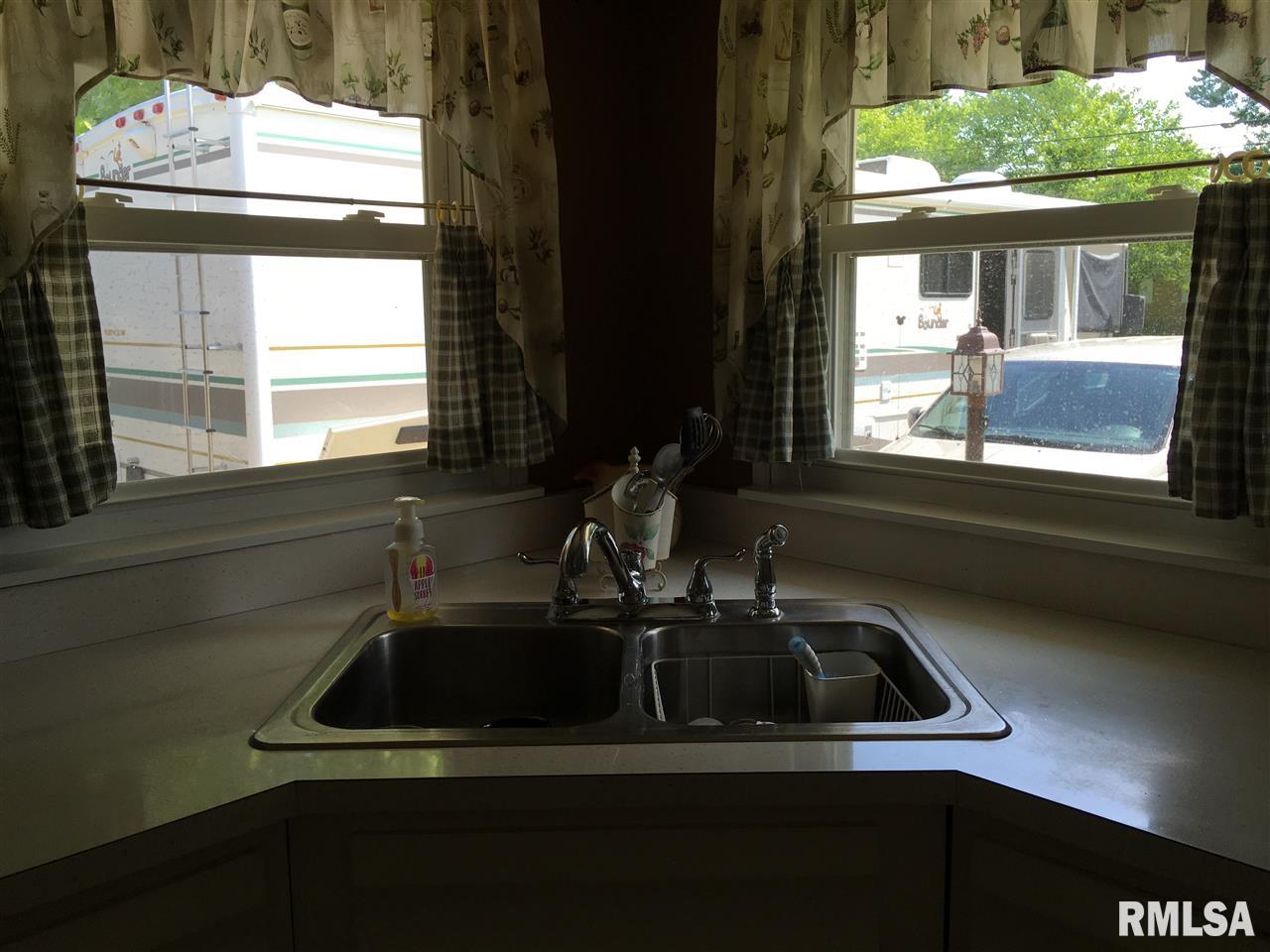301 Sherwood Park Road Washington, IL 61571 - Photo 18 of 35 Gallery Image 18