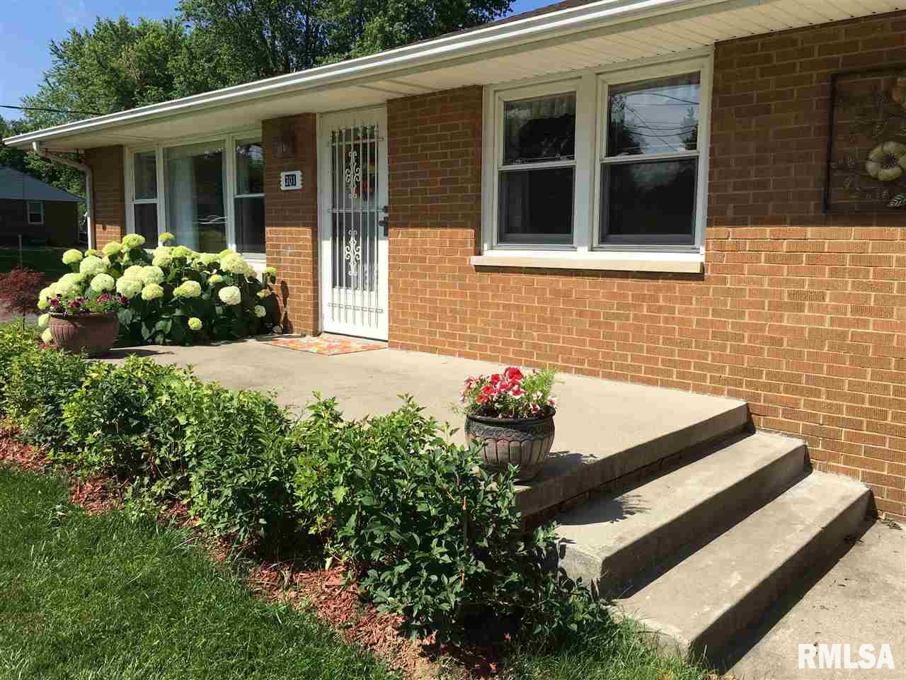 301 Sherwood Park Road Washington, IL 61571 - Photo 2 of 35 Gallery Image 2