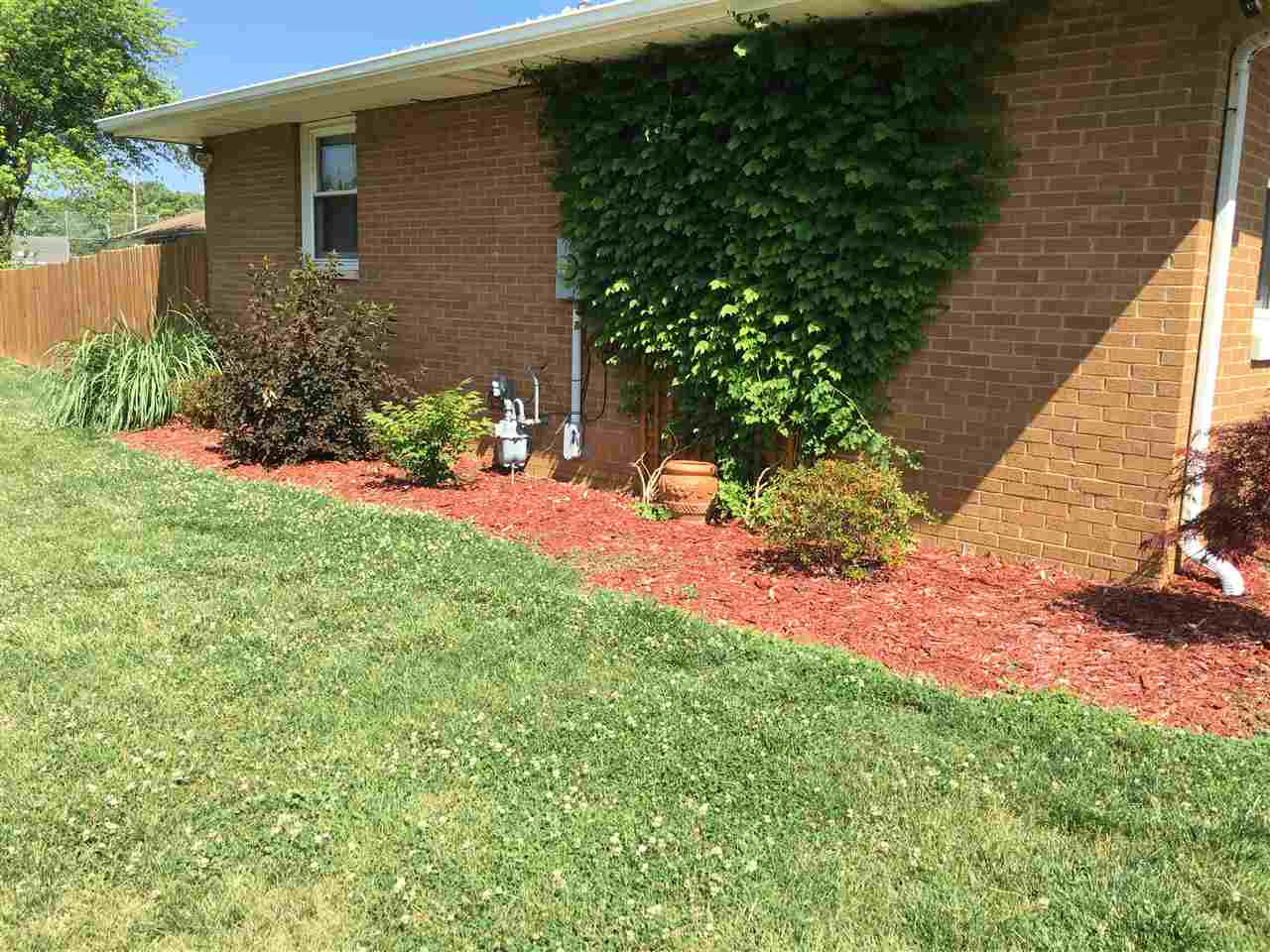 301 Sherwood Park Road Washington, IL 61571 - Photo 3 of 35 Gallery Image 3