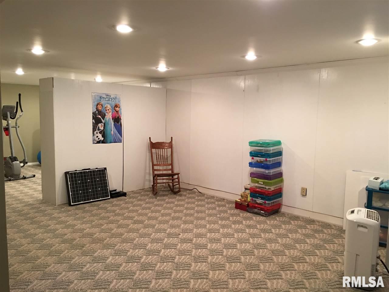 301 Sherwood Park Road Washington, IL 61571 - Photo 32 of 35 Gallery Image 32