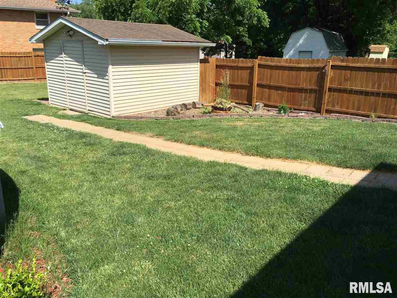 301 Sherwood Park Road Washington, IL 61571 - Photo 8 of 35 Gallery Image 8