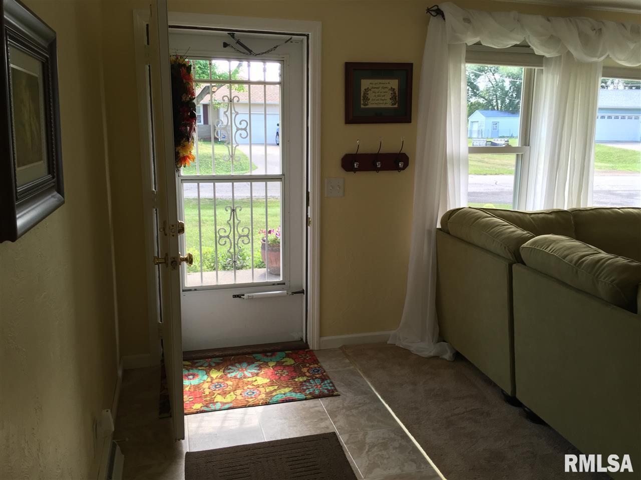 301 Sherwood Park Road Washington, IL 61571 - Photo 10 of 35 Gallery Image 10