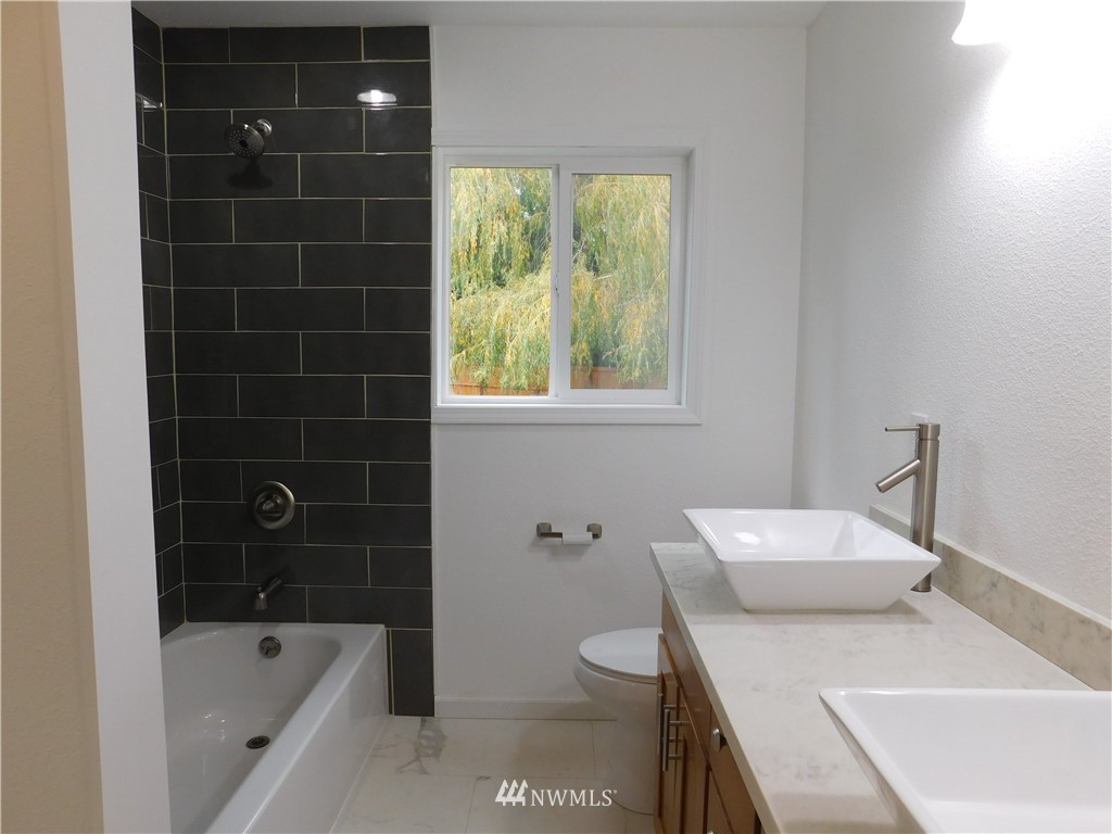 12054 Southeast 192nd Street Renton, WA 98058 - Photo 13 of 25 Gallery Image 13