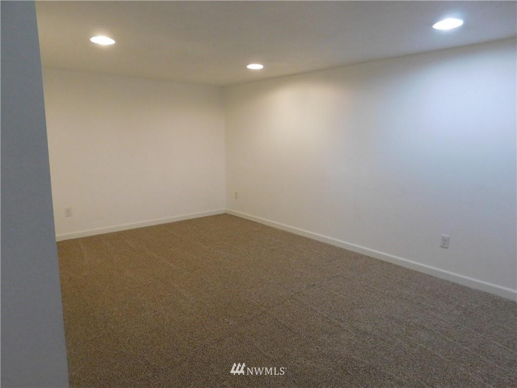 12054 Southeast 192nd Street Renton, WA 98058 - Photo 21 of 25 Gallery Image 21