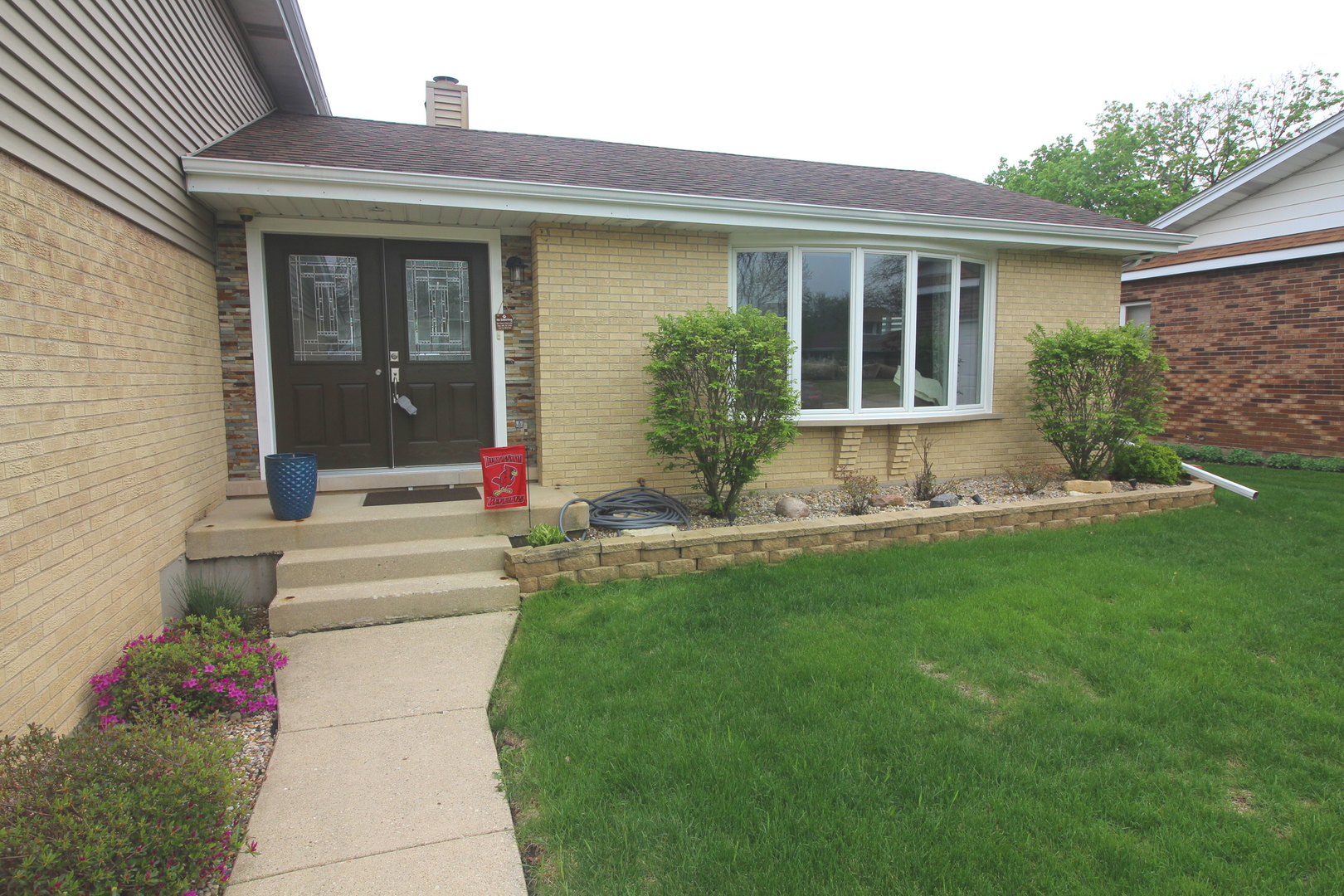 913 Surrey Road Addison, IL 60101 - Photo 2 of 44 a front view of house with yard