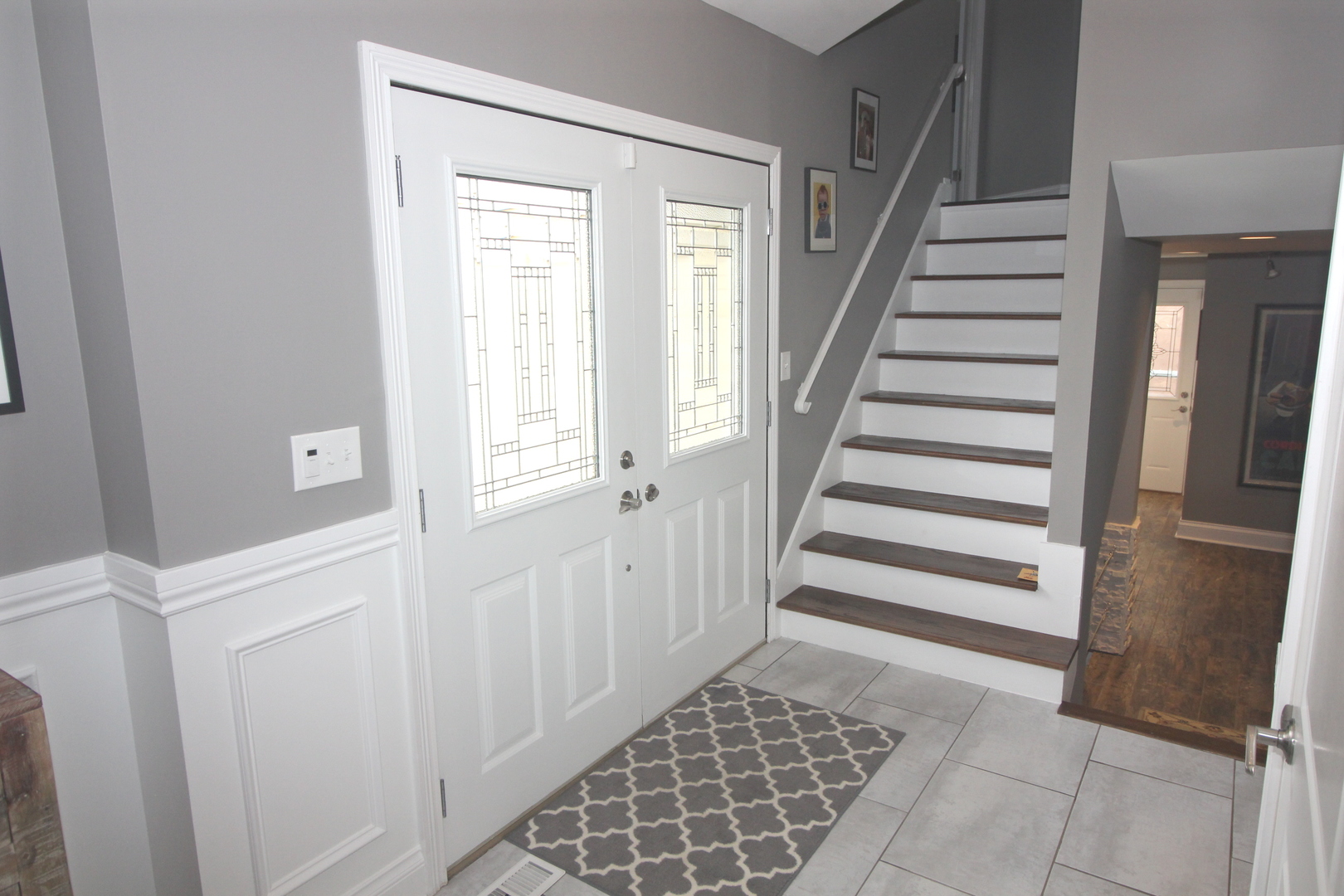 913 Surrey Road Addison, IL 60101 - Photo 3 of 44 a view of a hallway with wooden floor and white walls