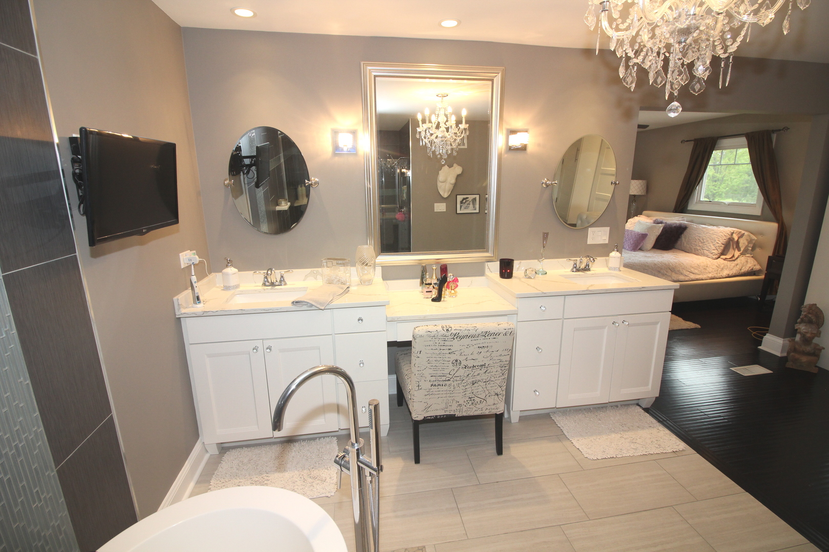 913 Surrey Road Addison, IL 60101 - Photo 22 of 44 a en suite bathroom with a double vanity sink and a mirror