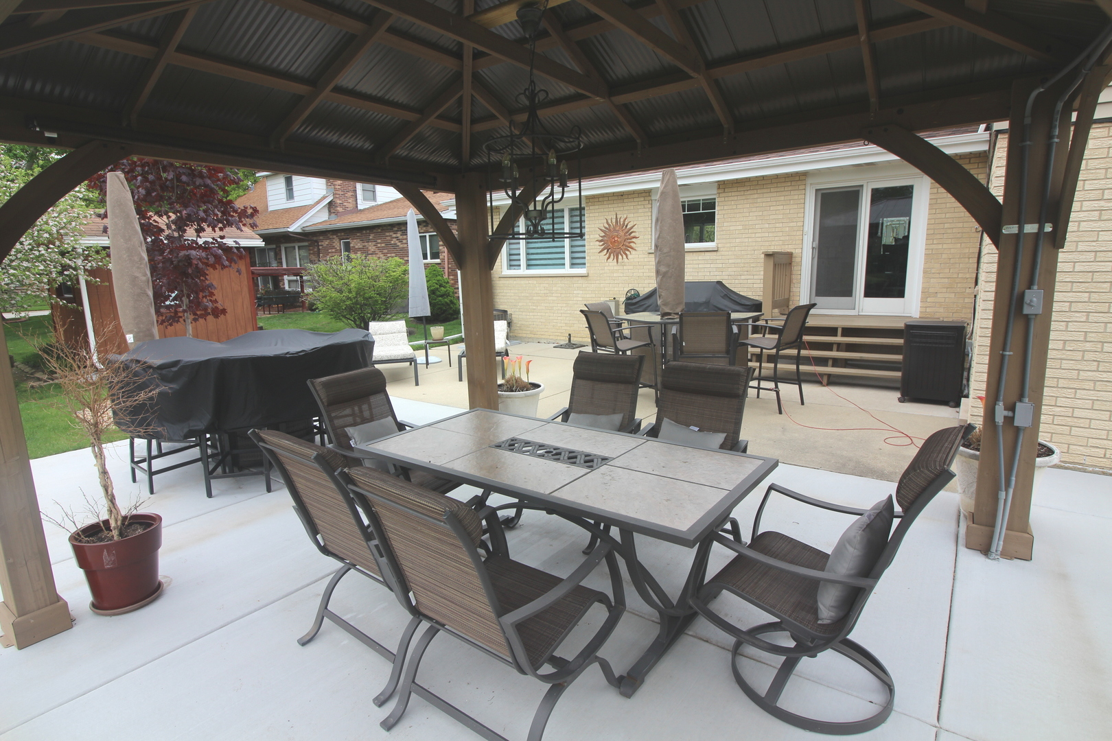913 Surrey Road Addison, IL 60101 - Photo 41 of 44 a dining area with furniture and outdoor view