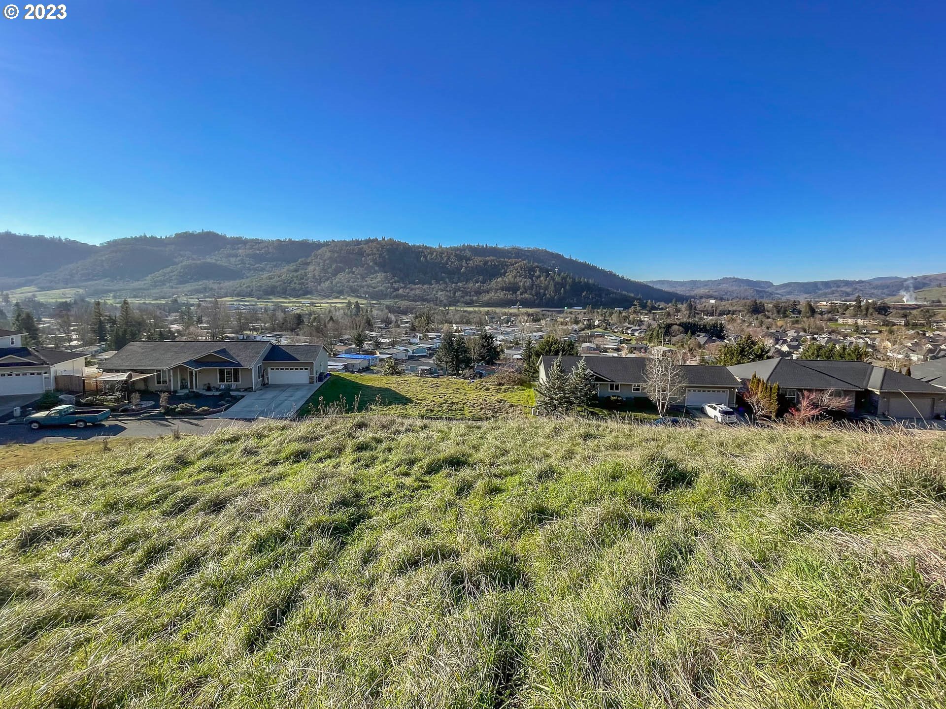 719 North View Drive Winchester, OR 97495 - Photo 7 of 10