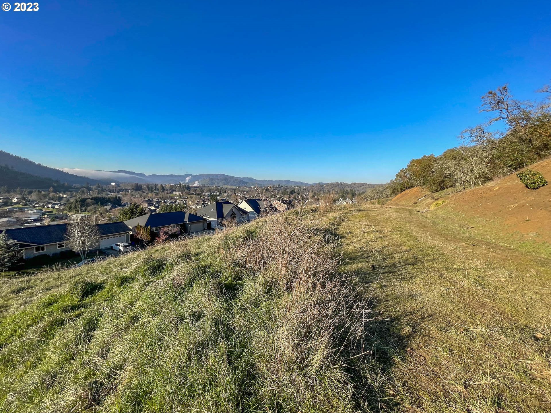 719 North View Drive Winchester, OR 97495 - Photo 9 of 10