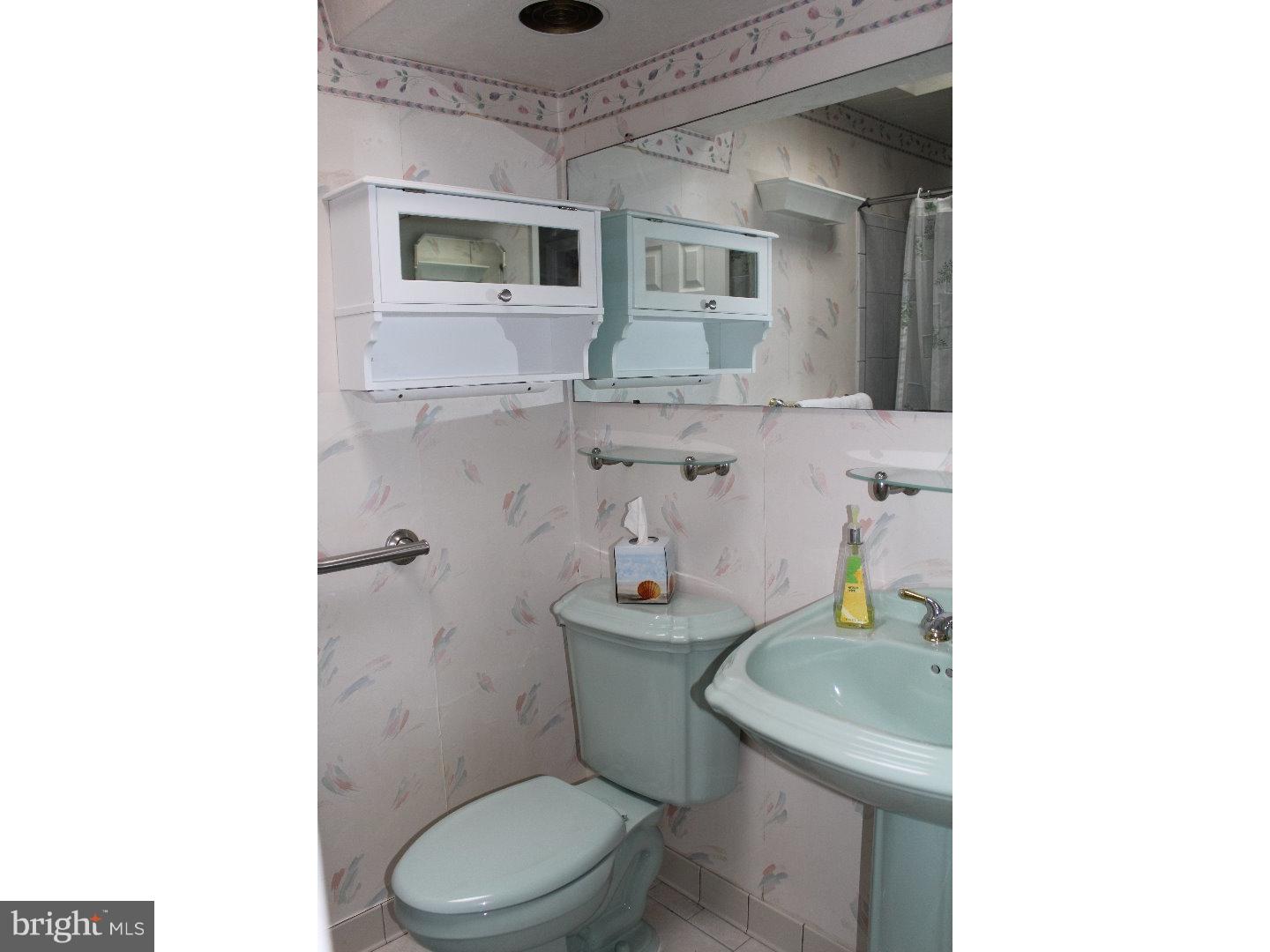 12653 Dunks Ferry Road Philadelphia, PA 19154 - Photo 11 of 17 Bathroom
