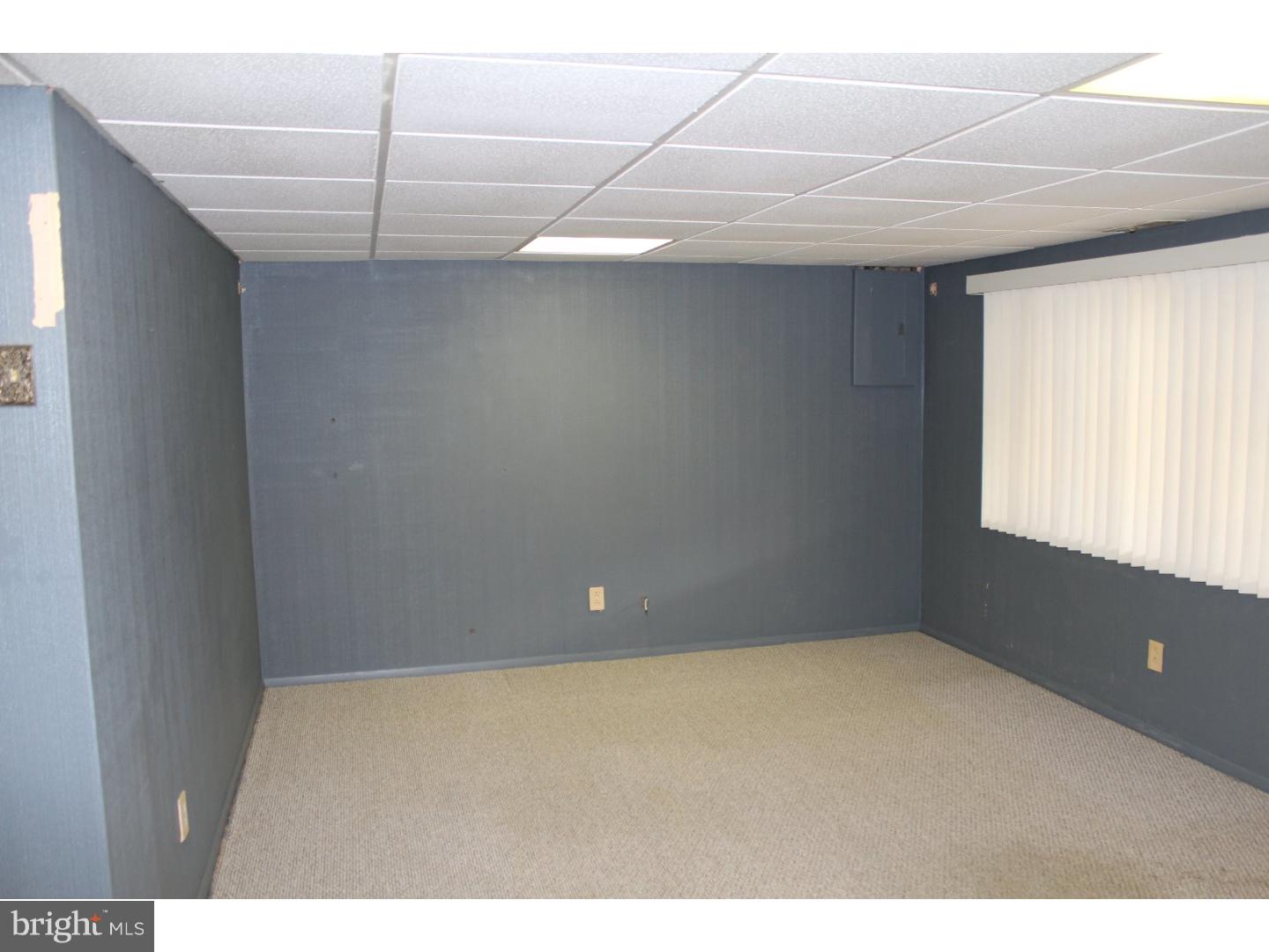 12653 Dunks Ferry Road Philadelphia, PA 19154 - Photo 16 of 17 Family Room