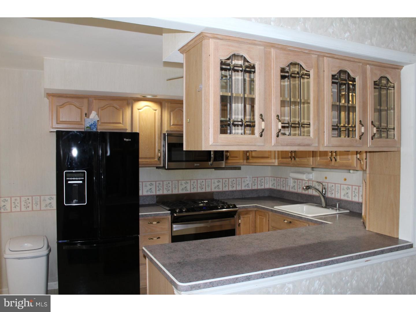 12653 Dunks Ferry Road Philadelphia, PA 19154 - Photo 7 of 17 Kitchen
