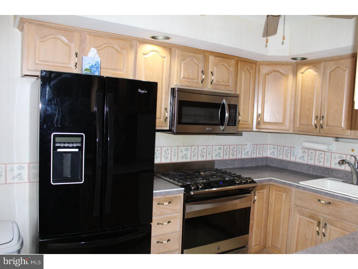 12653 Dunks Ferry Road Philadelphia, PA 19154 - Photo 8 of 17 Kitchen