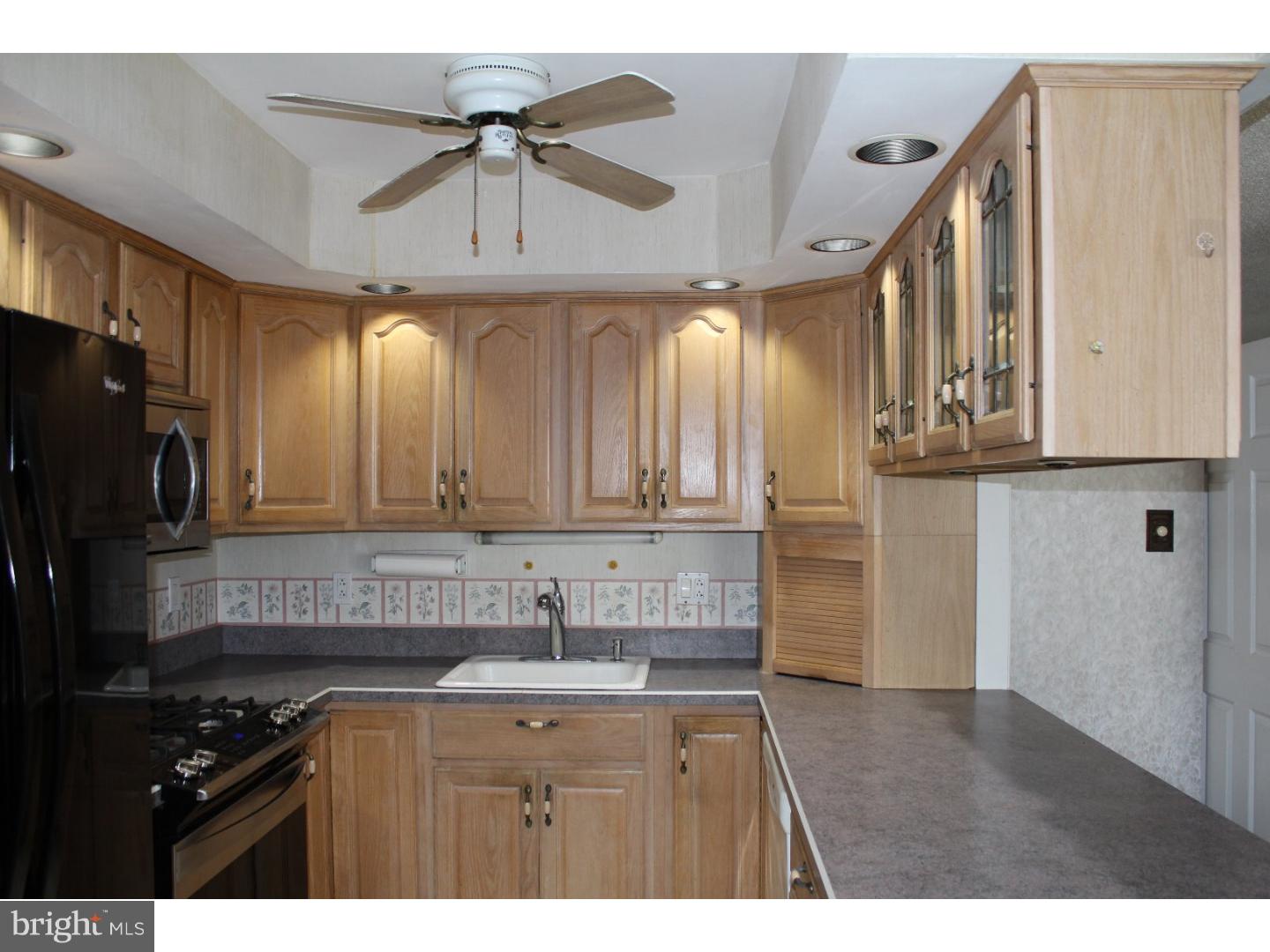 12653 Dunks Ferry Road Philadelphia, PA 19154 - Photo 9 of 17 Kitchen
