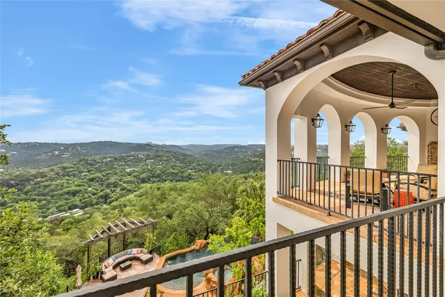 a view of a houses with a outdoor space