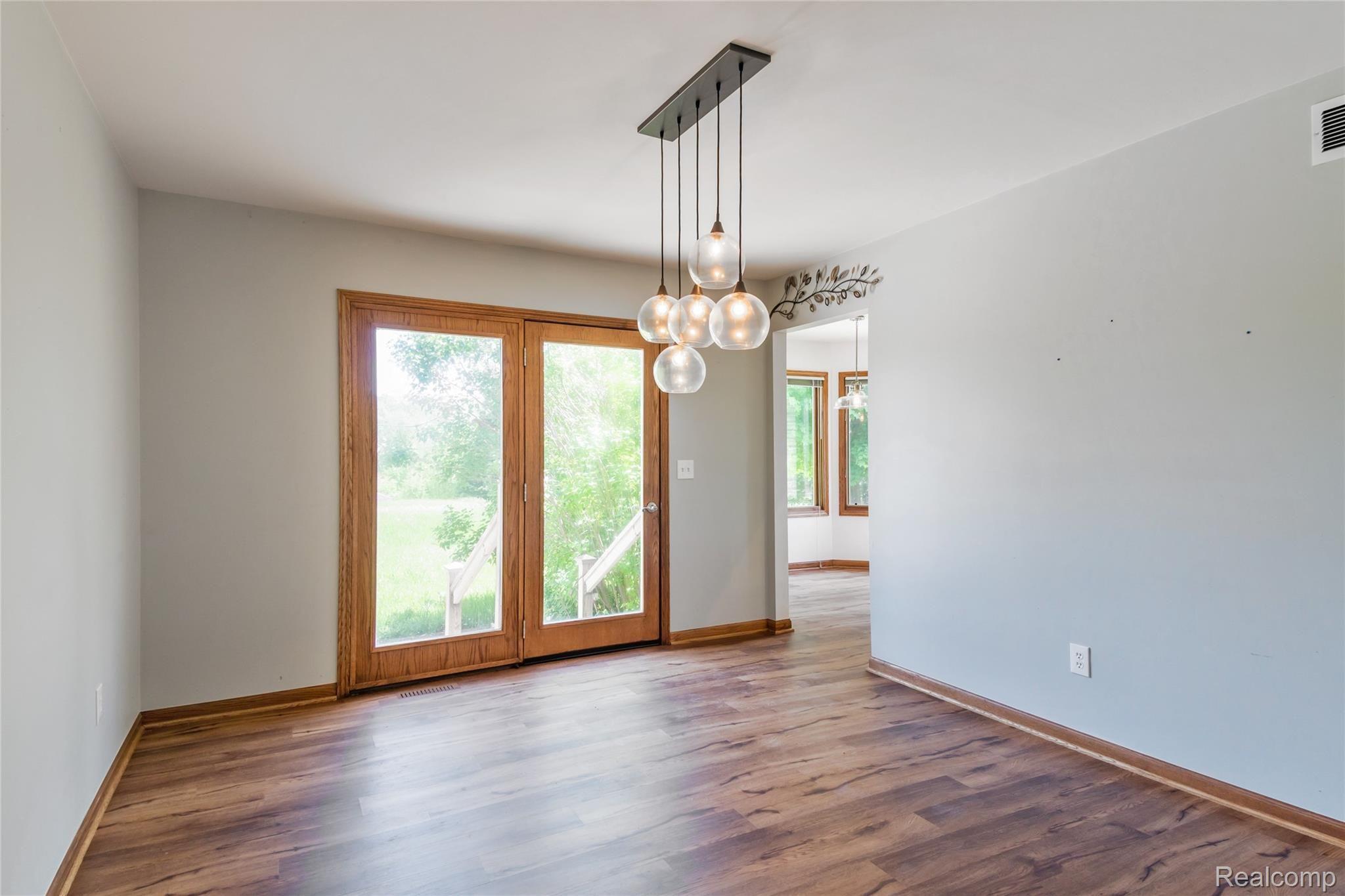 7304 Sanford Road Howell, MI 48855 - Photo 10 of 40 99A2F7C8-DE64-4F57-9C86-2A50456295F0.jpeg