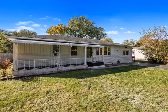 a view of a house with a yard