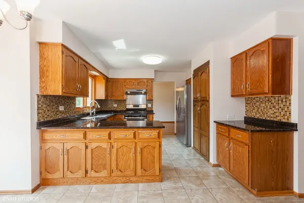 $579,900 | 8885 Dryden Street, Woodridge, IL 60517